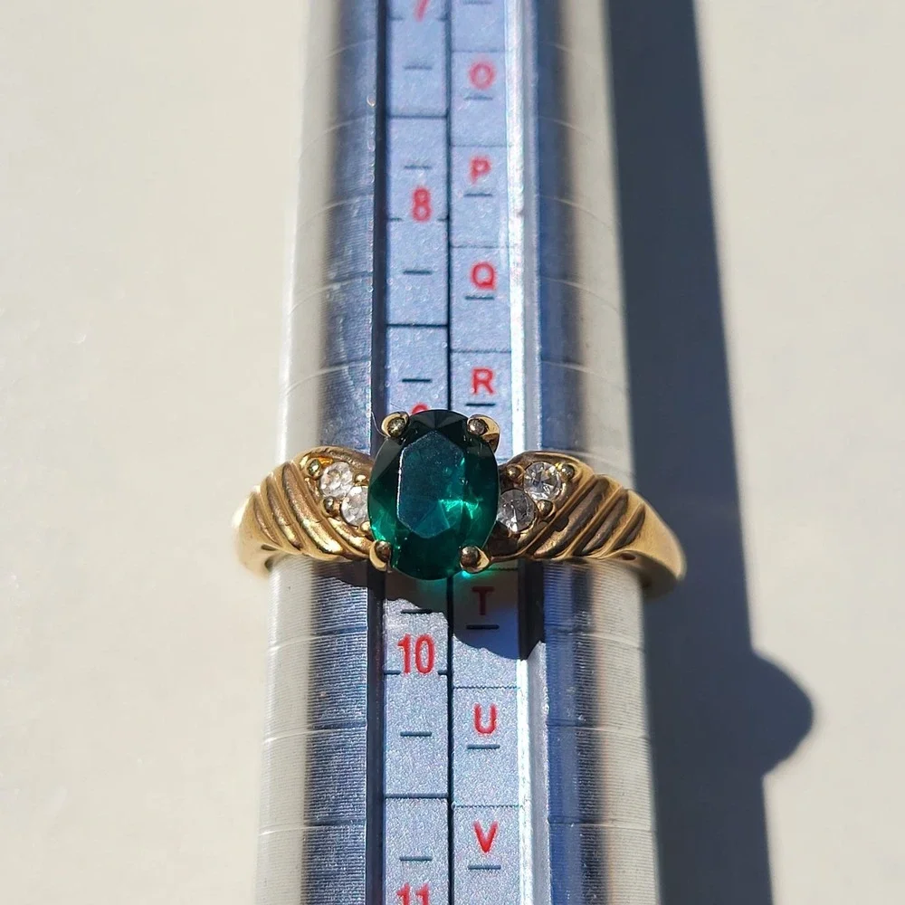 Gold Tone Green Stone Rhinestone Ring Size 9.5 Vintage Cocktail Jewelry - Picture 7 of 11
